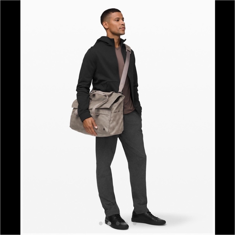 NWOT Lululemon Early Embark Duffel/Messenger Bag in Grey unisex